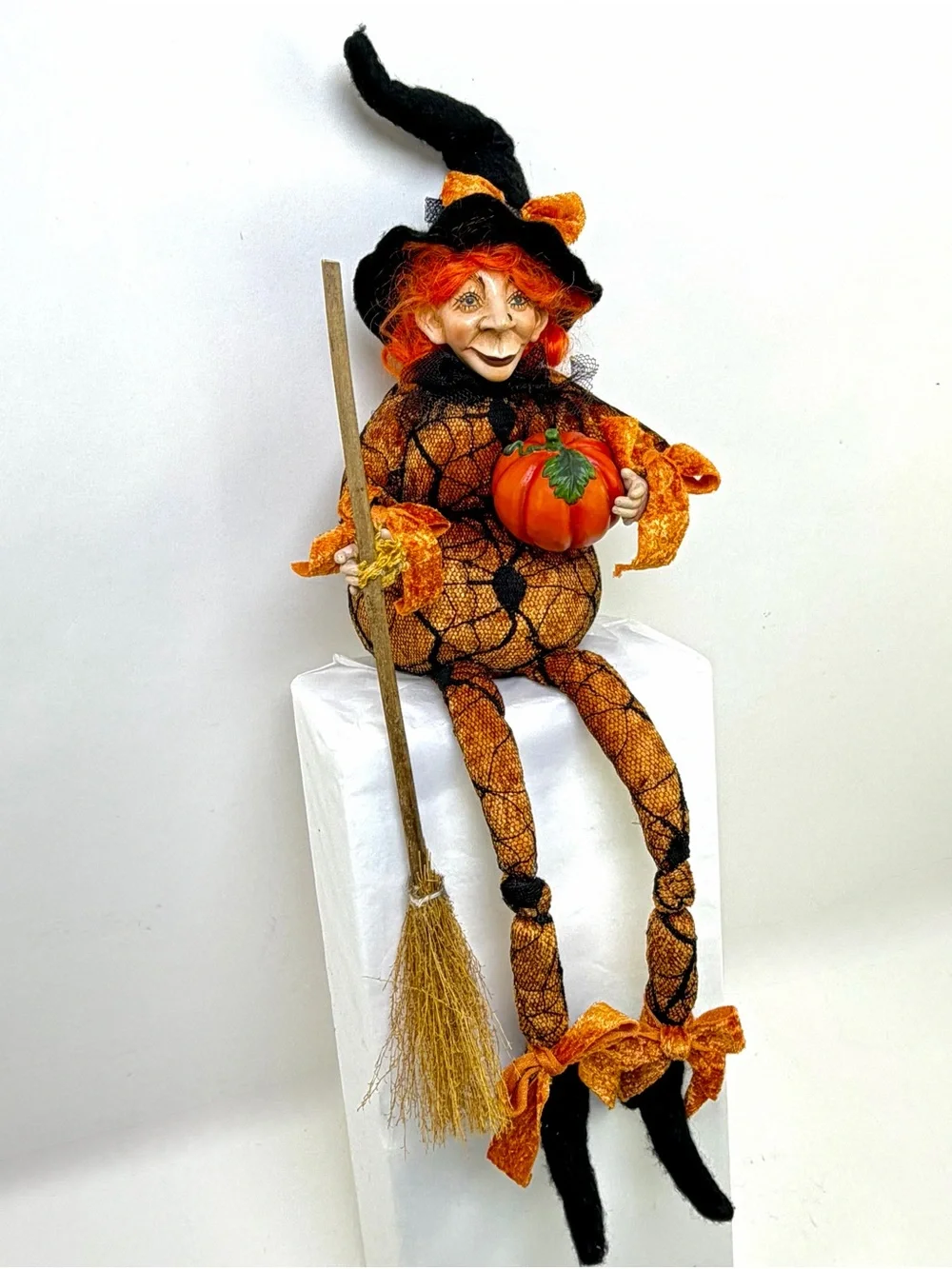 Mark Roberts Collection Lanky Legs Halloween  Shelf Sitter Broom Pumpkin READ